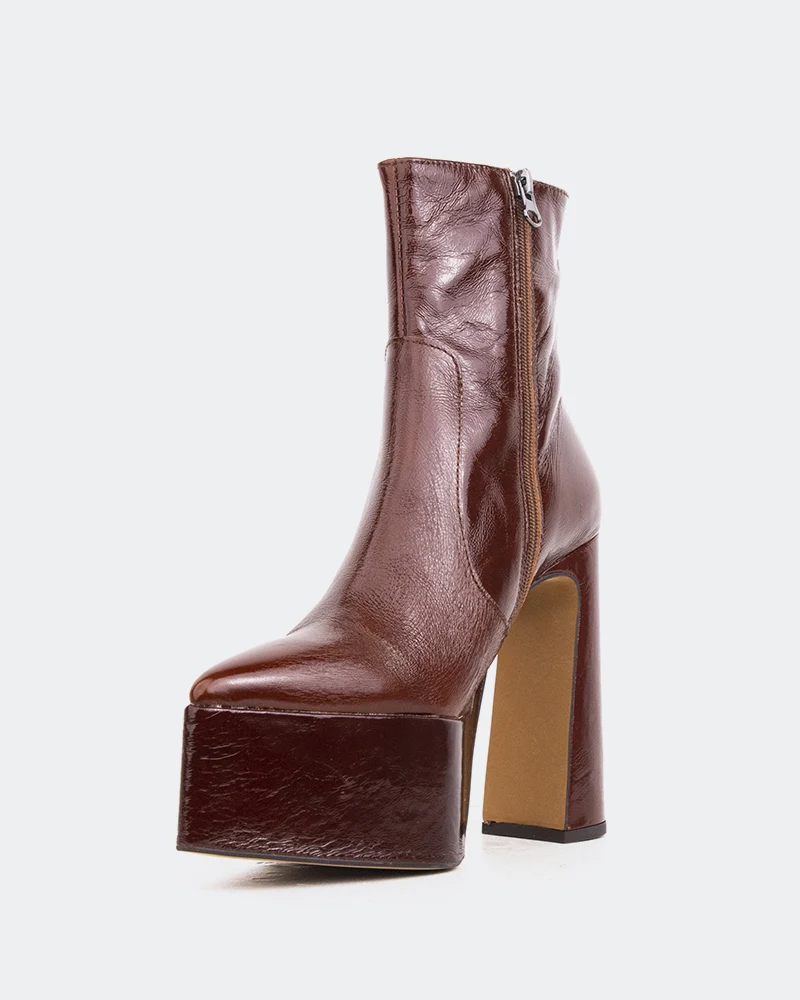 Sarov Chestnut Leather