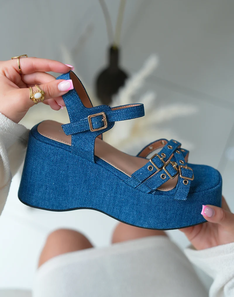 Sandales plateforme femme jean foncé tendance avec lanières cloutées