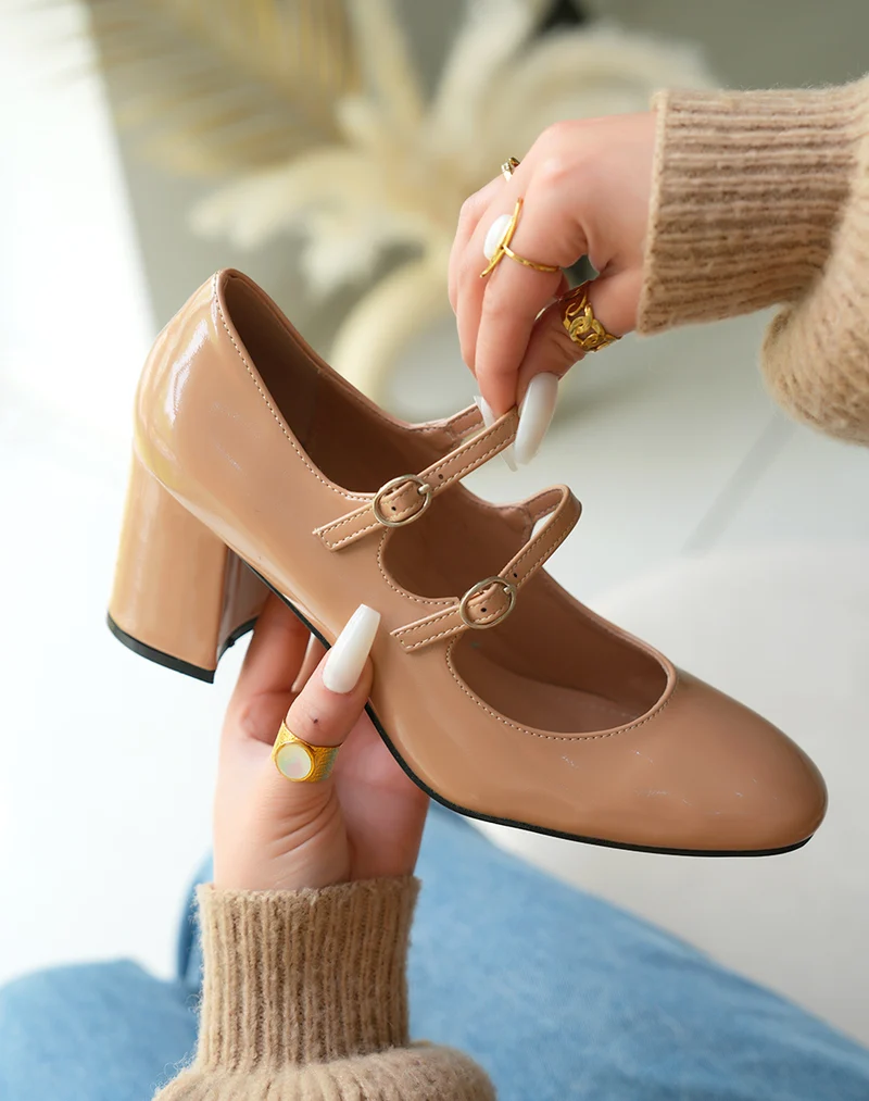 Babies Vernies Beige Foncé à Talon et Brides - Allure Chic et Raffinée