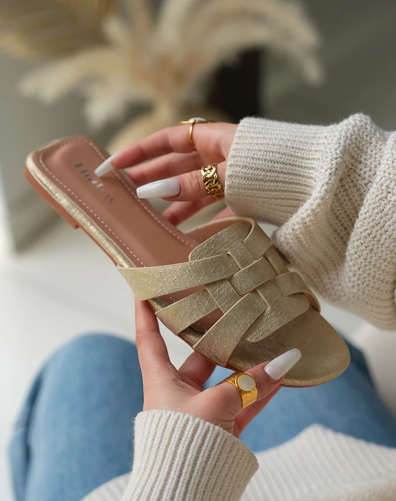 Mules Femme Dorée Élégante avec Brides Entrecroisées Effet Croco