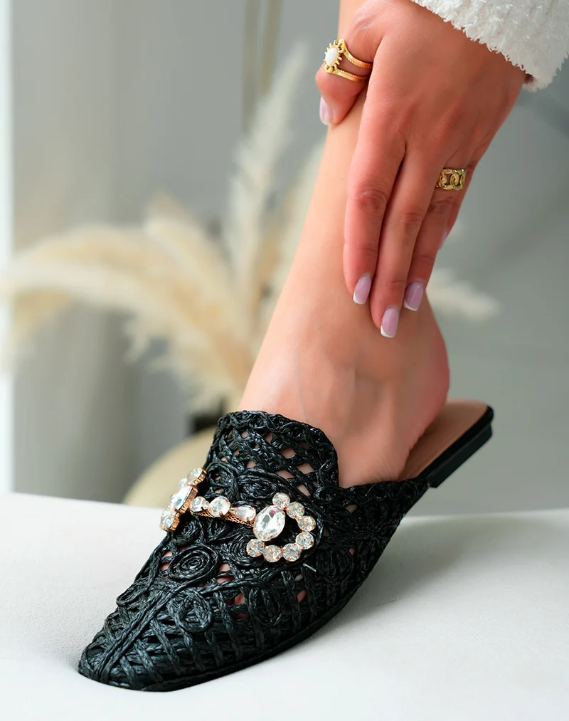 Mules Plates Femme Noires en Corde avec Détails Bijoux – Charme Artisanal