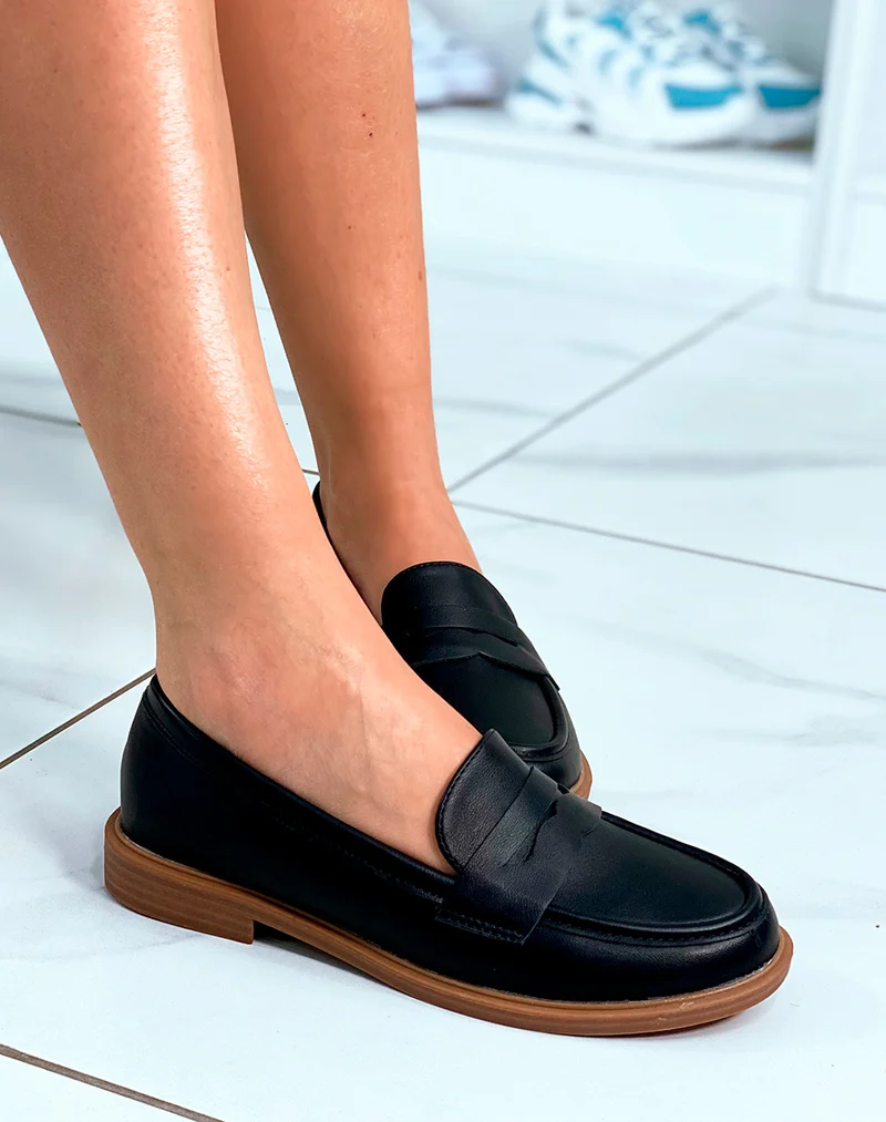 Mocassins noires mat à semelle marron pour femme