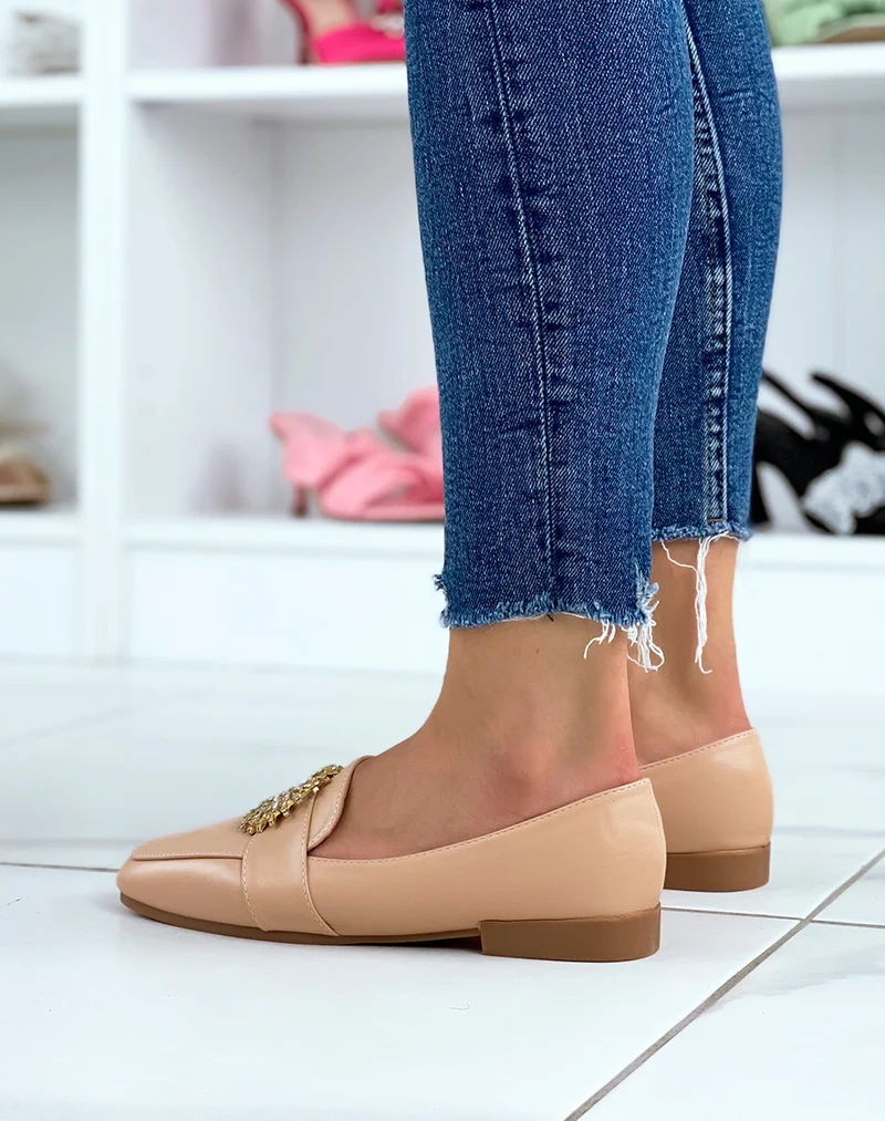 Mocassins beiges avec détail doré