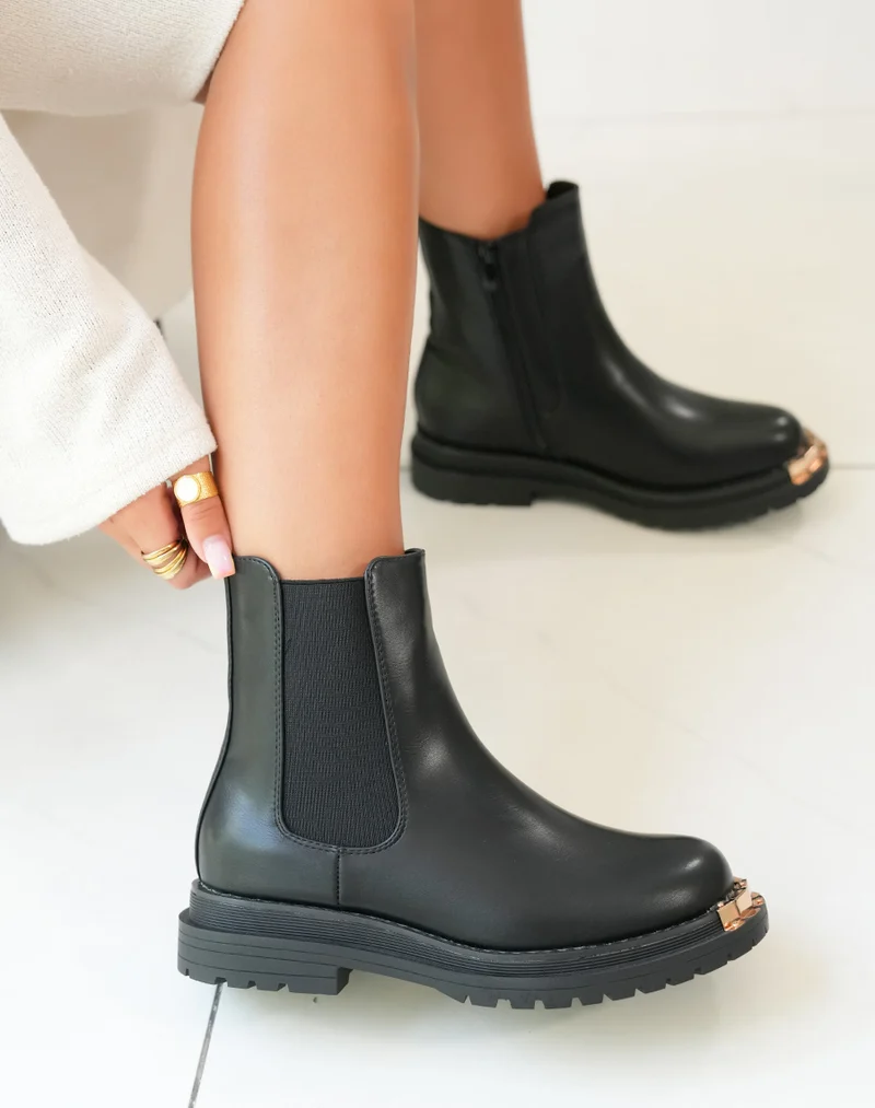 Bottines noires style chelsea avec détail doré