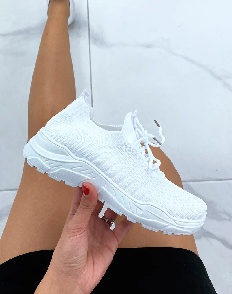Baskets blanches souples respirantes effet chaussettes