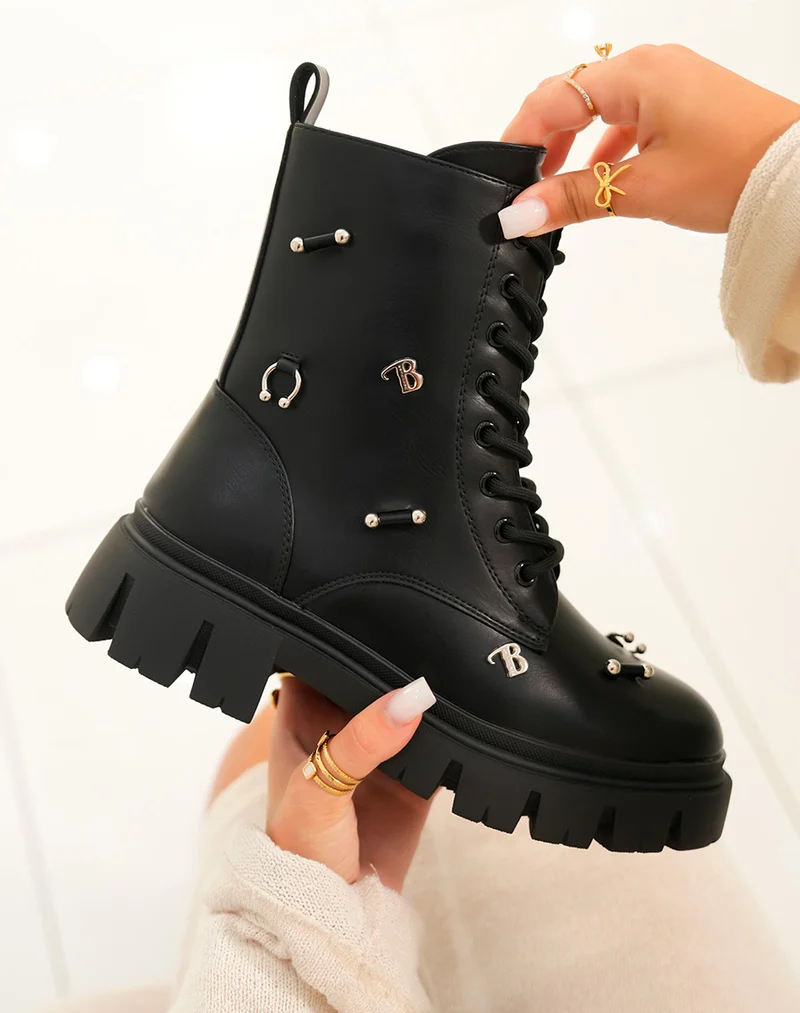Bottines femme montantes noires à lacets avec détails argentés et semelle crantée