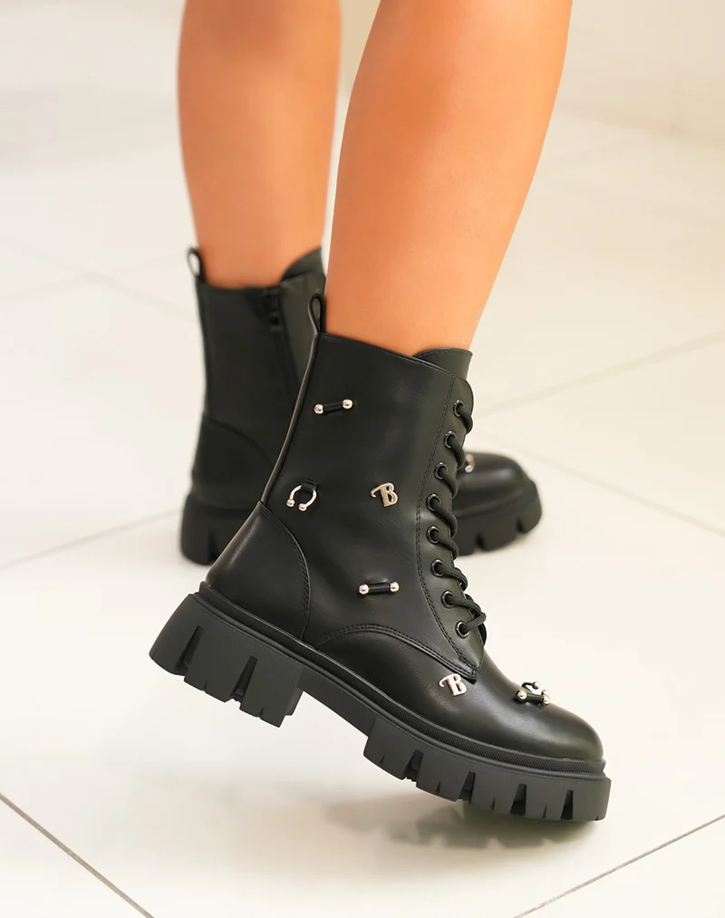 Bottines femme montantes noires à lacets avec détails argentés et semelle crantée