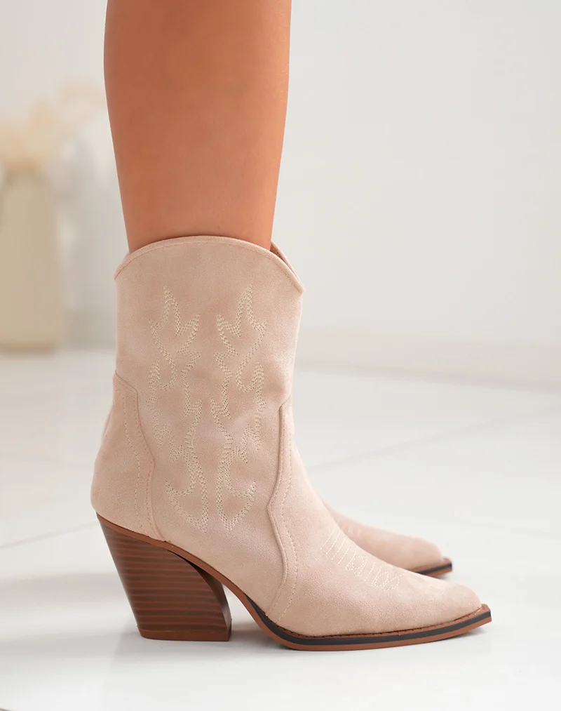 Bottes taupe clair en suédine à talon style santiags