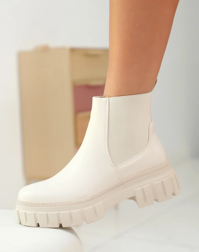 Bottines beiges style chelsea avec semelle épaisse crantée pour femme
