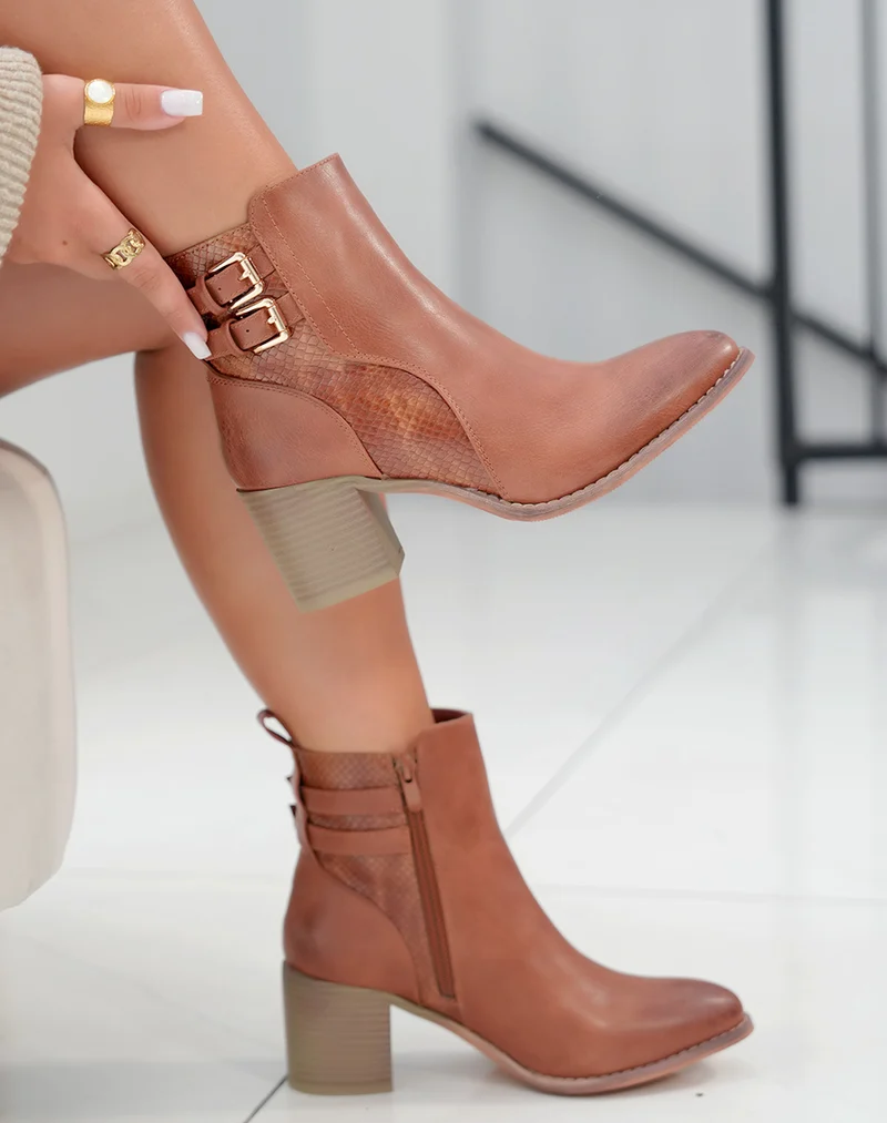 Bottines Camel Bi-Matière : Un Classique Raffiné Réinventé
