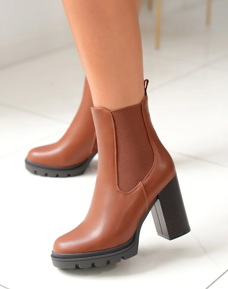 Bottines camel à talon et semelle légèrement crantée