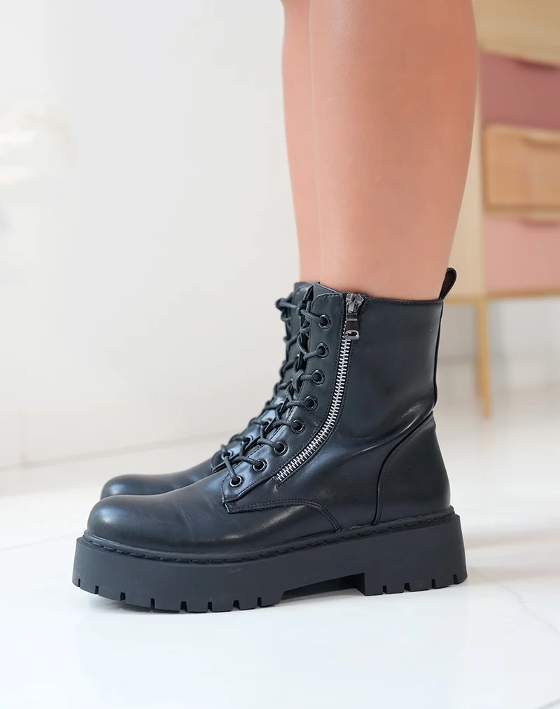 Bottines Femme En Similicuir Noires Montantes ? Lacet