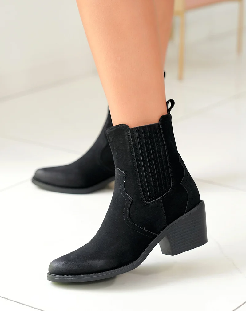 Bottines noires à bout pointu à effet daim
