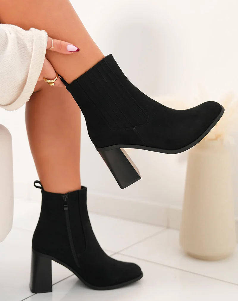 Bottines élégantes à talons noires effet daim