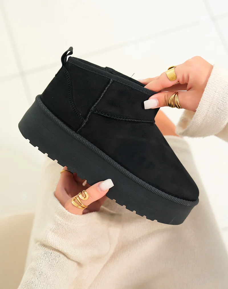 Bottines en suédine noire basses fourrées