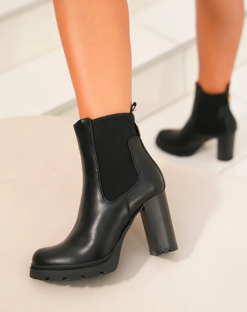 Bottines noires à talon et détail en élastique