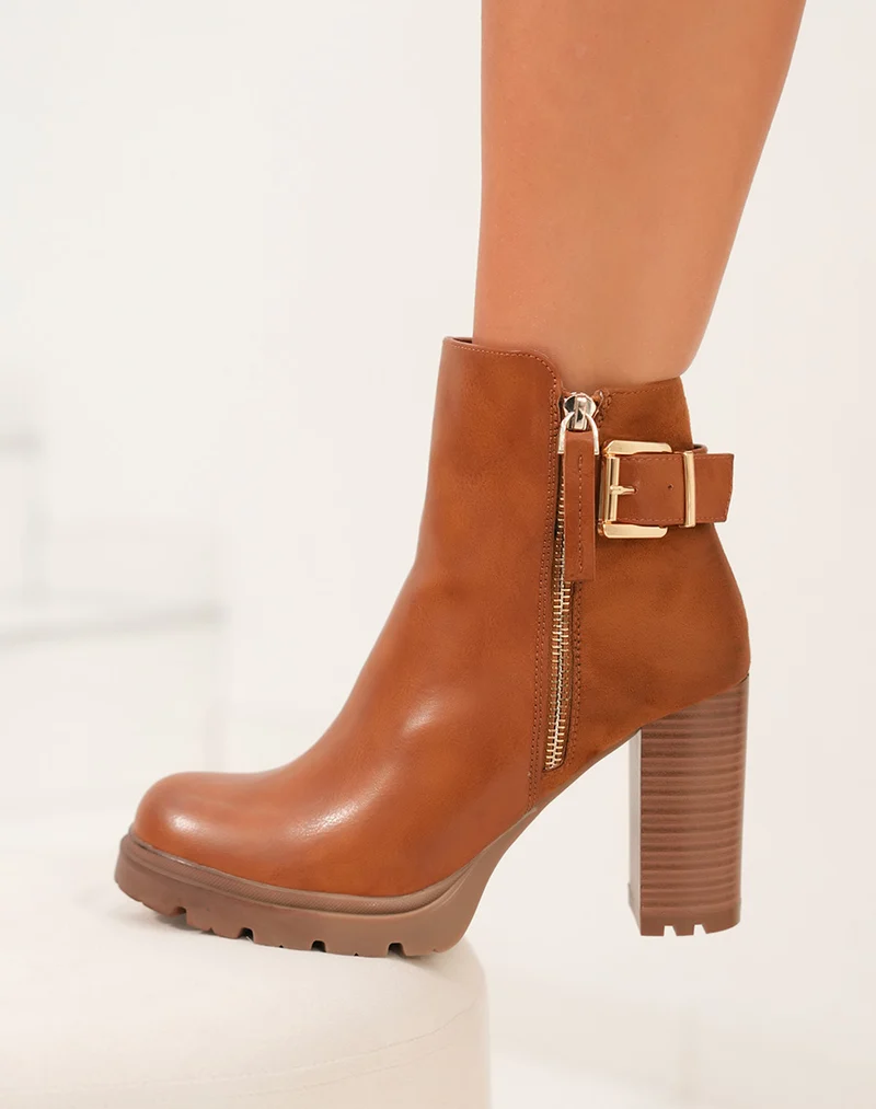 Bottines camel bi-matières à talons crantés avec sangle