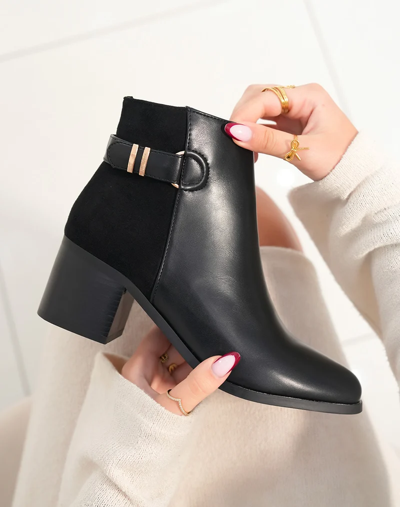 Bottines Bi-Matière Noires à Talon avec Sangle Dorée - La Polyvalence au Service du Style