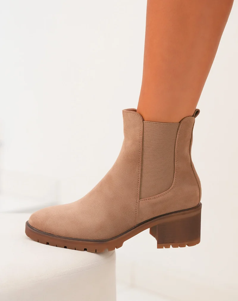 Bottines Chelsea en Suédine Taupe Clair : Élégance au Quotidien