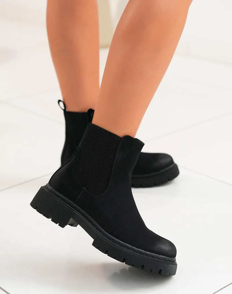 Bottines Chelsea Noires en Suédine avec Semelle Crantée