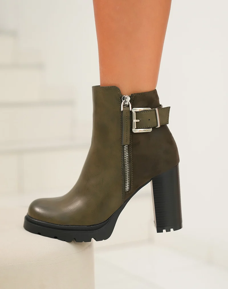 Bottines femme vertes avec sangles argentées et fermeture éclair semelle crantée