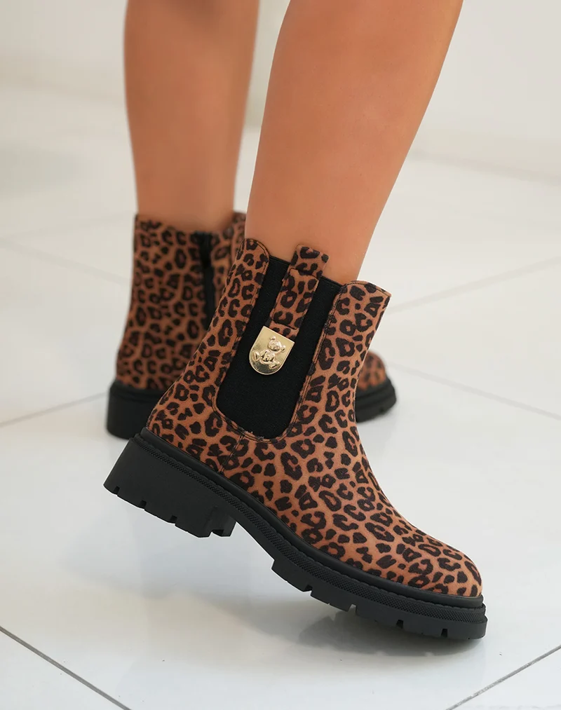 Bottines femme léopard avec détail ourson doré et semelle crantée