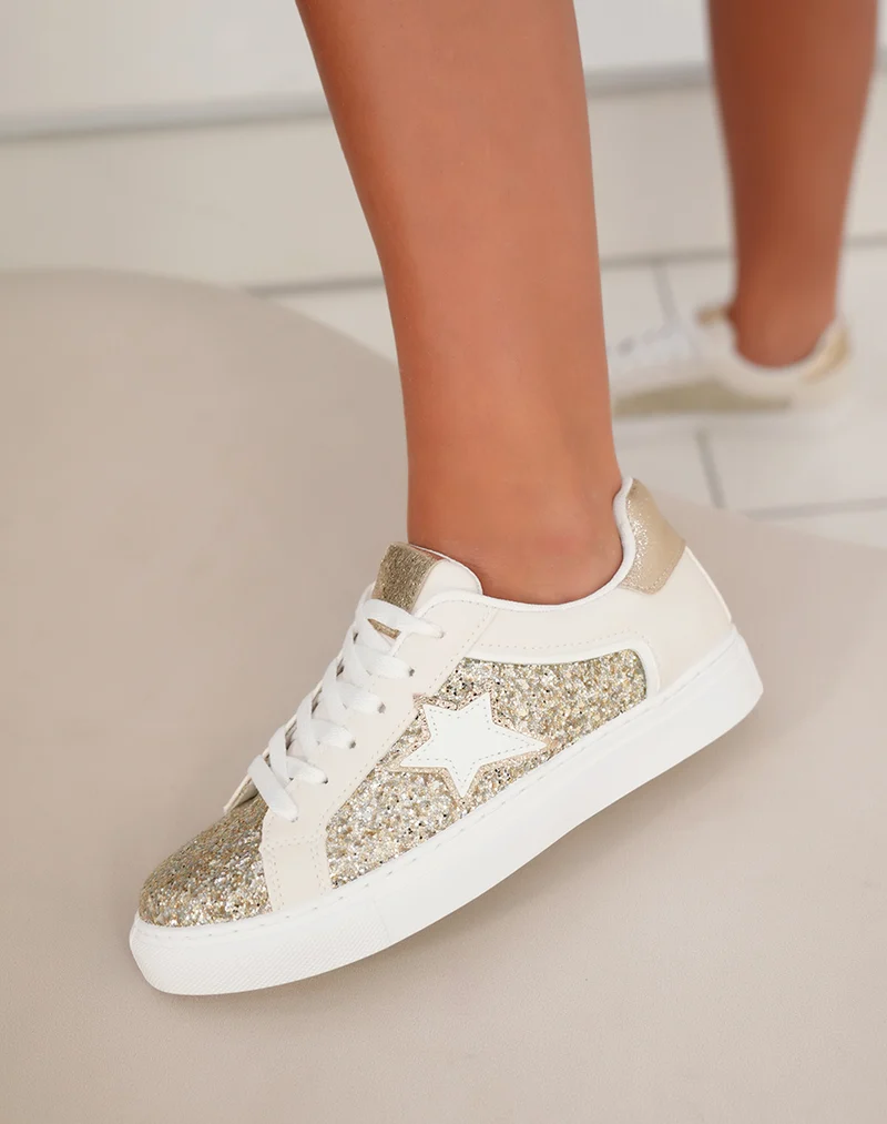 Basket femme blanche et dorée avec paillettes et étoile blanche