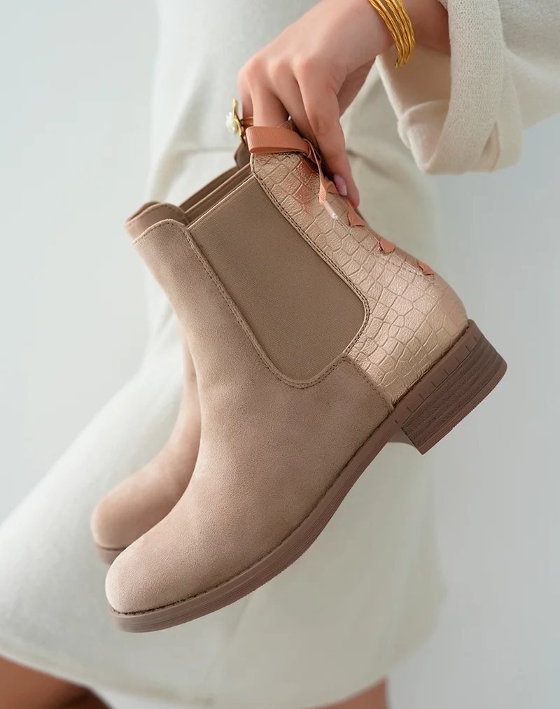 Bottines Bi-Matière en Suédine Taupe à Petit Talon pour Femme
