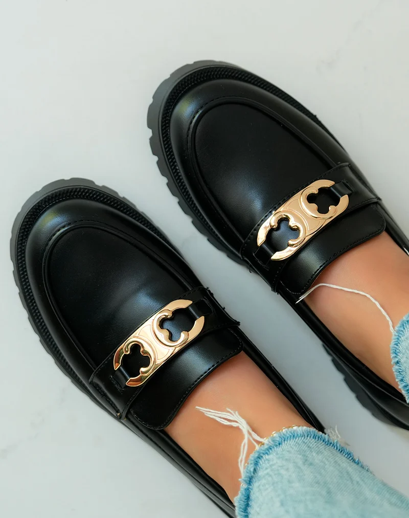 Mocassins noirs avec bijou doré et plateforme crantée