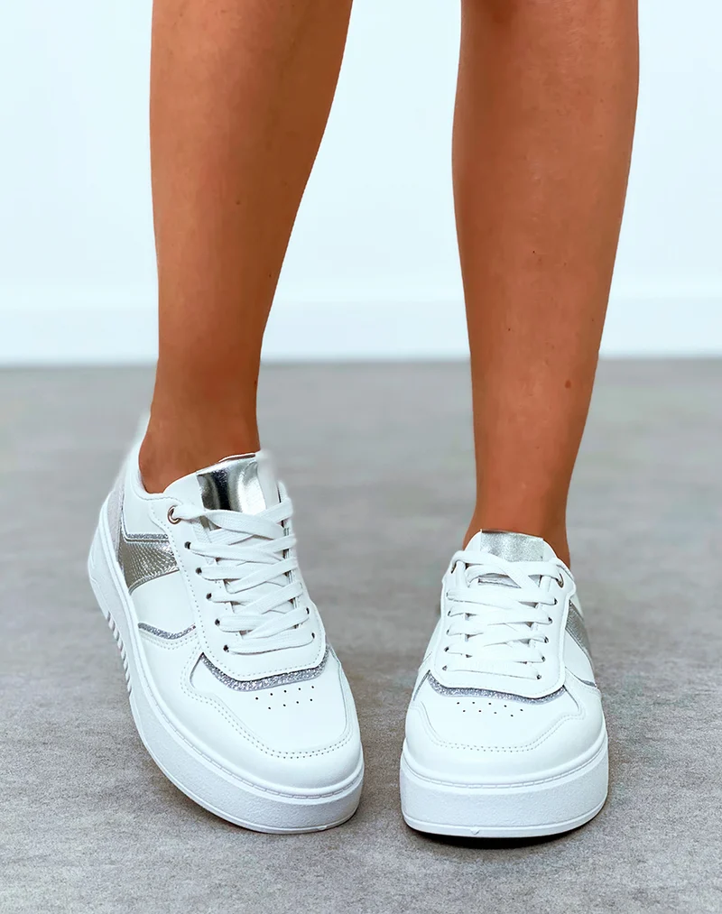 Baskets femme blanche à empiècements et détail argentée pailletée