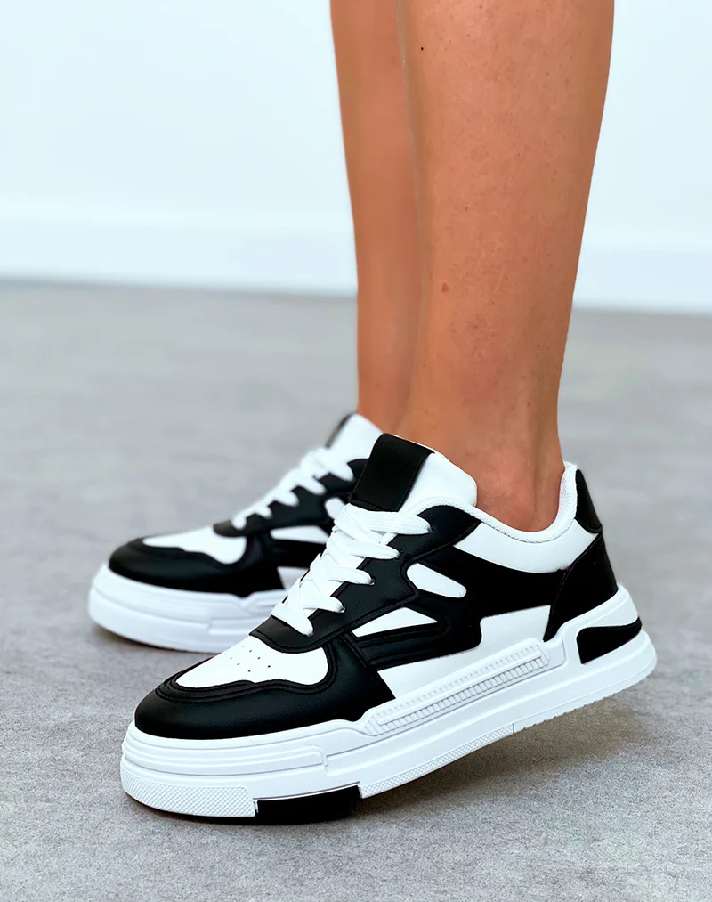 Baskets femme bi-couleurs noires et blanche à lacets