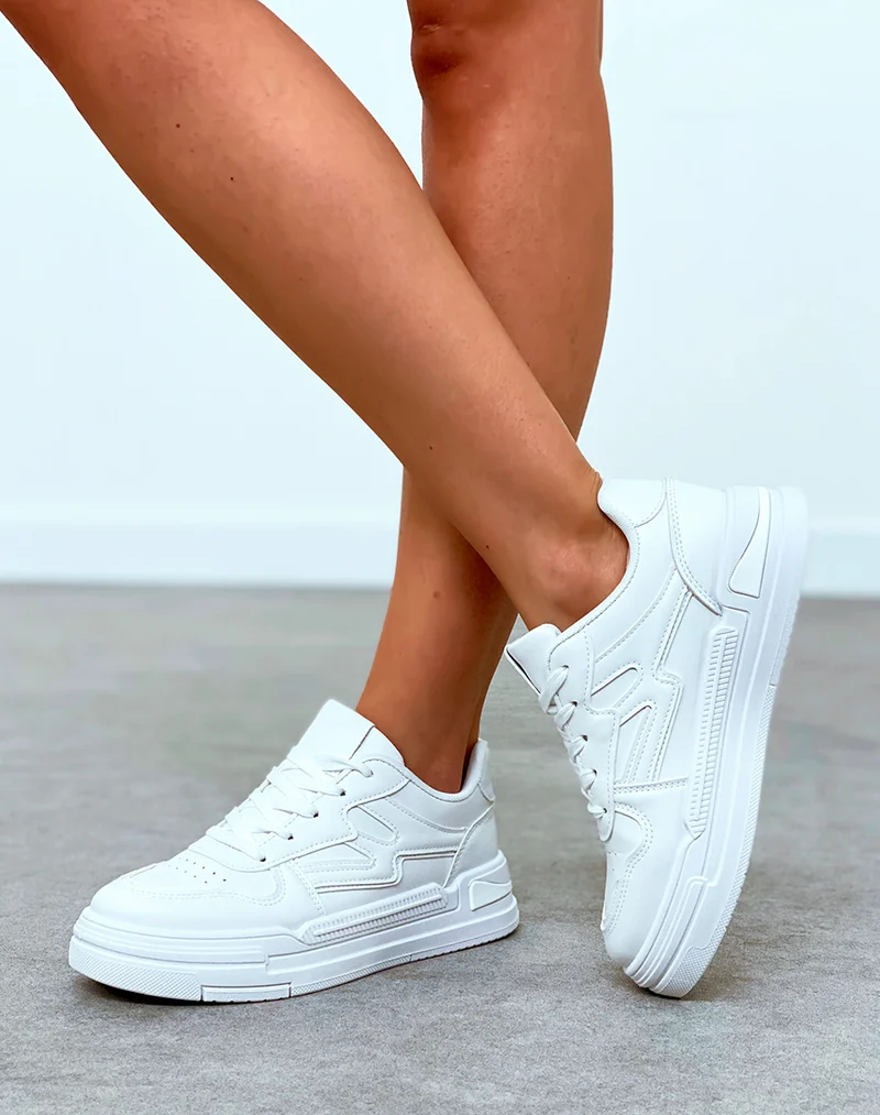 Baskets femme blanche à empiècements et à lacets