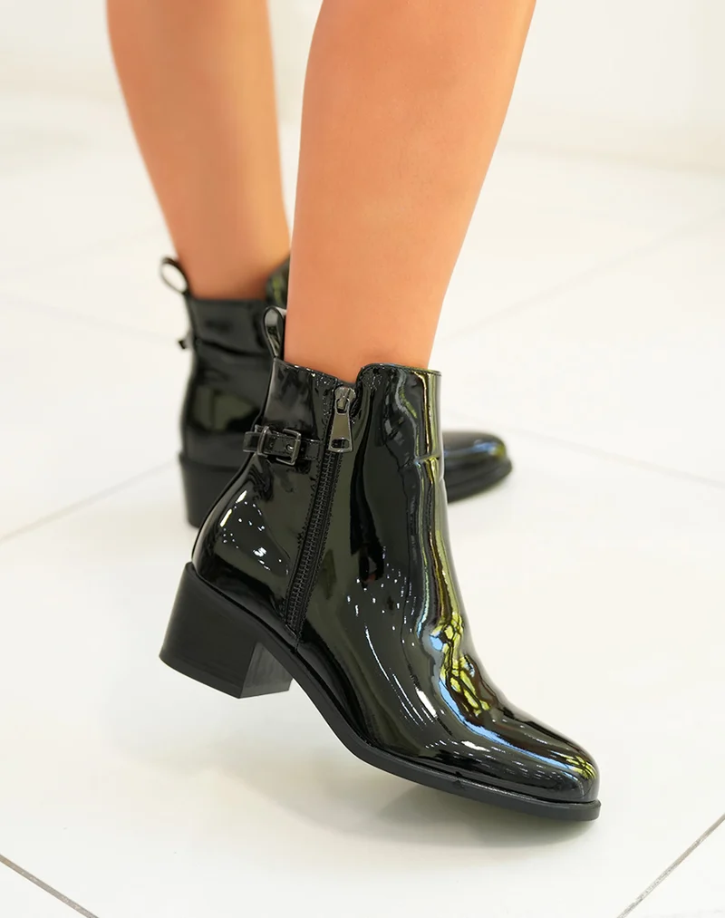 BOTTINES NOIRES VERNIES AVEC FERMETURE ÉCLAIRE POUR FEMME