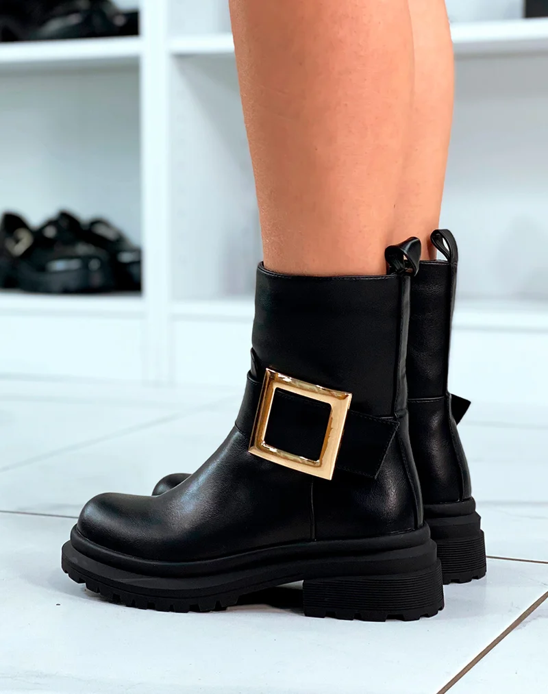 BOTTINES MONTANTES NOIRES AVEC LANIÈRE ÉPAISSE DORÉE ET SEMELLE CRANTÉE