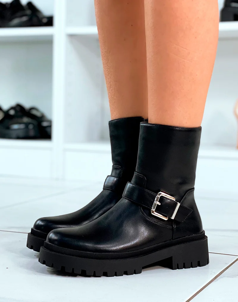 BOTTINES MONTANTES NOIRES AVEC LANIÈRE ARGENTÉE ET SEMELLE ÉPAISSE CRANTÉE
