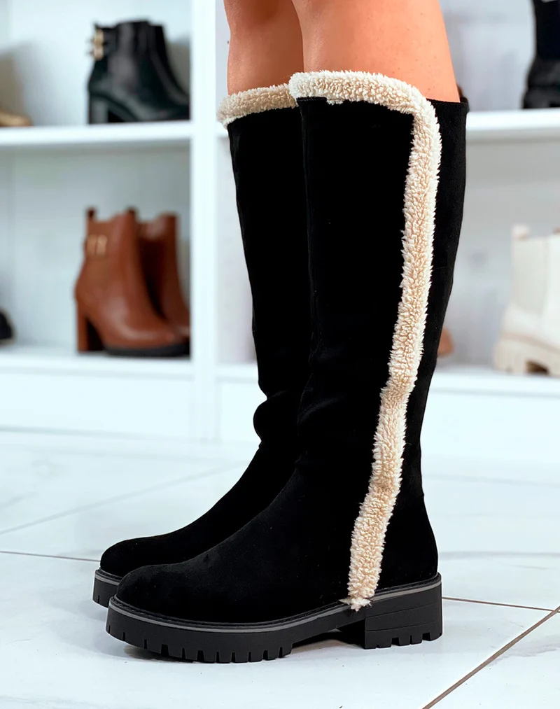 Bottes en suédine noires et à détails en fausse fourrure
