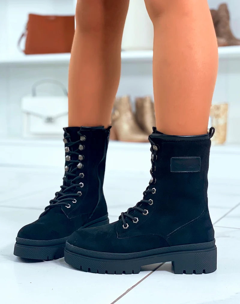 BOTTINES MONTANTES NOIRES EN SUEDINE ? LACETS AVEC SEMELLE CRANT?E