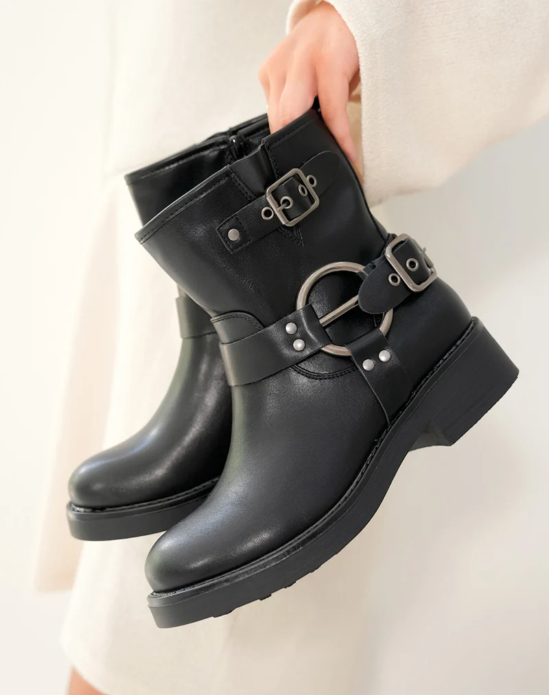 BOTTINES NOIRES TENDANCE ? MULTIPLES LANI?RES ARGENT?ES POUR FEMME
