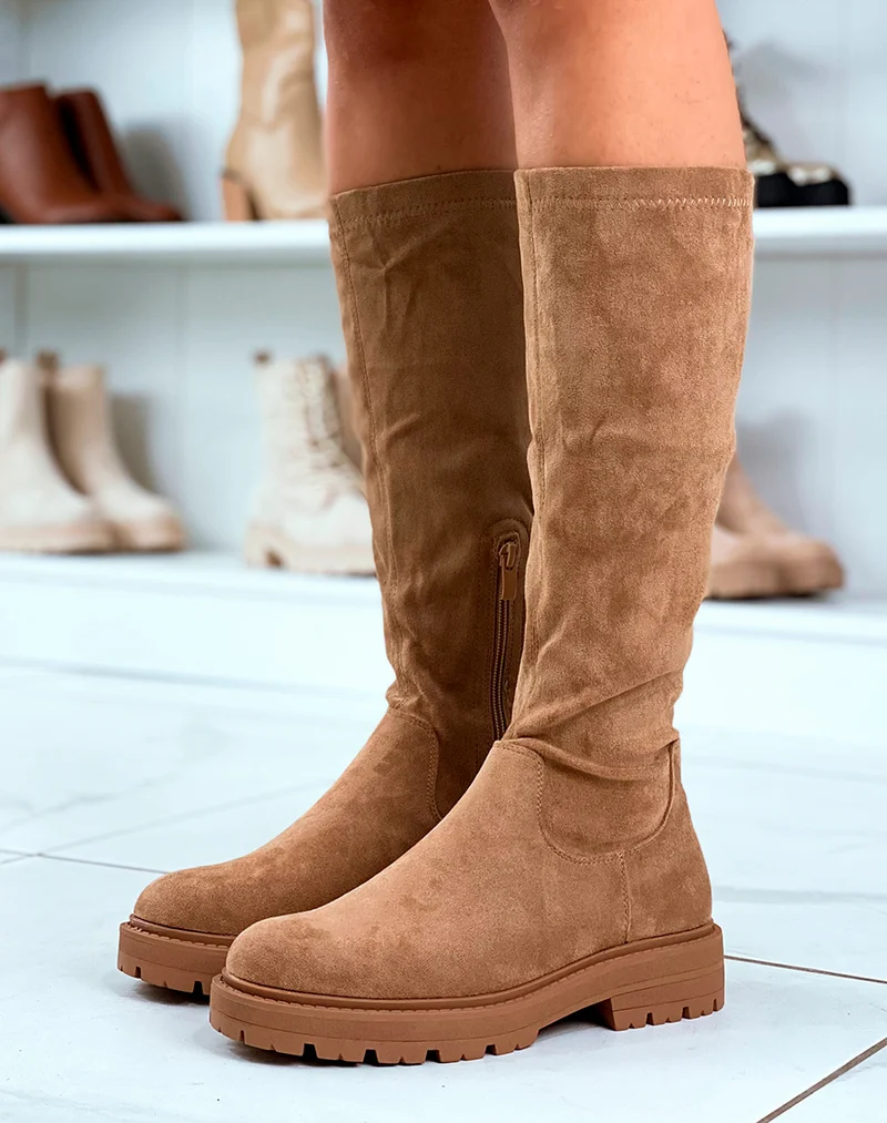 Bottes Camel en Suédine : Douceur et Robustesse