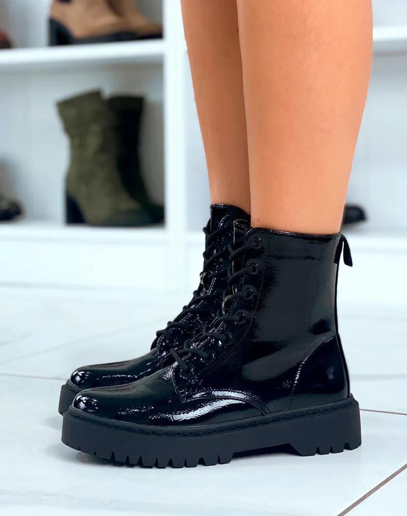 Bottines Noires en Vinyle à Lacets : L'Élégance Audacieuse Pour Femme