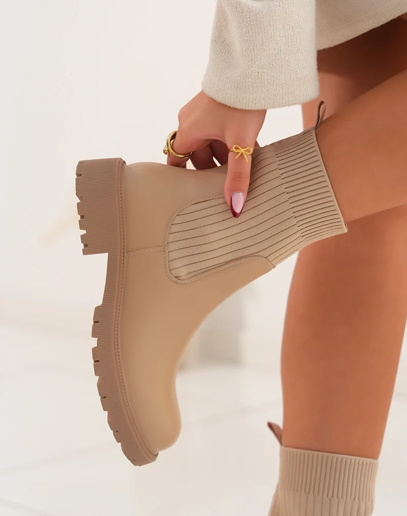 Bottines Chelsea beiges bicolores effet chaussette - Douceur et tendance à vos pieds