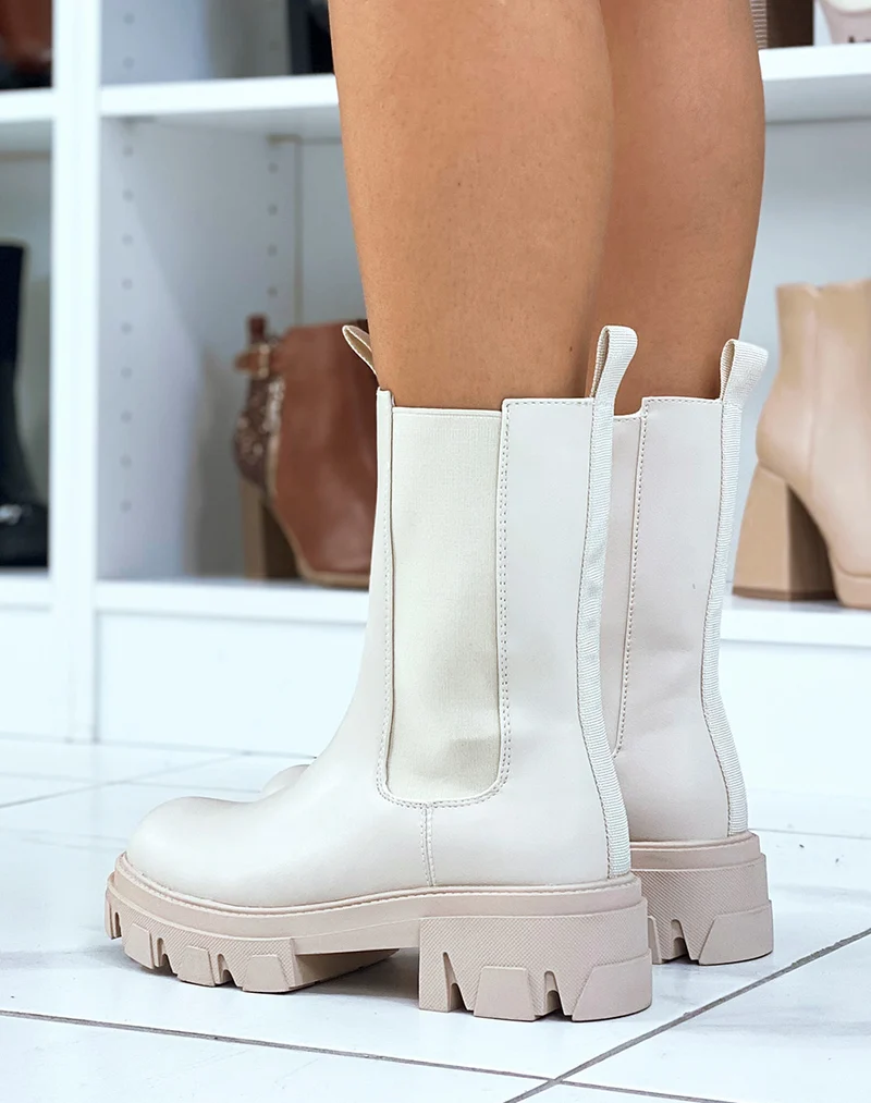 Bottines hautes beiges à semelle crantée