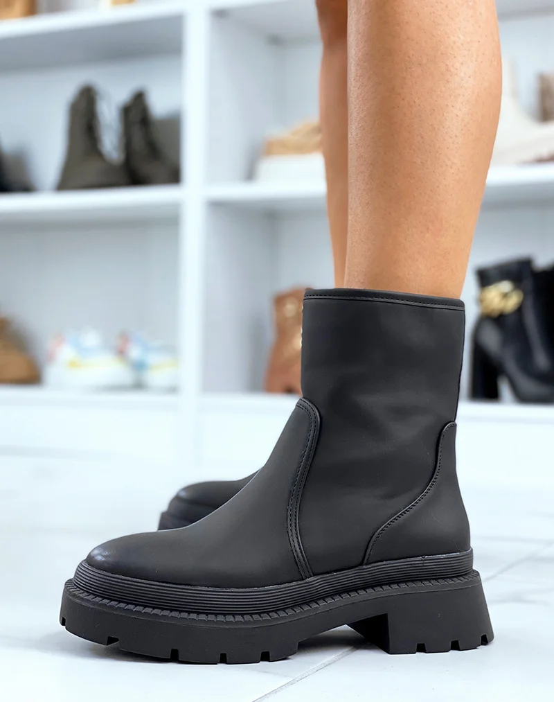 Bottines noires montantes à double semelle talonnée et épaisse