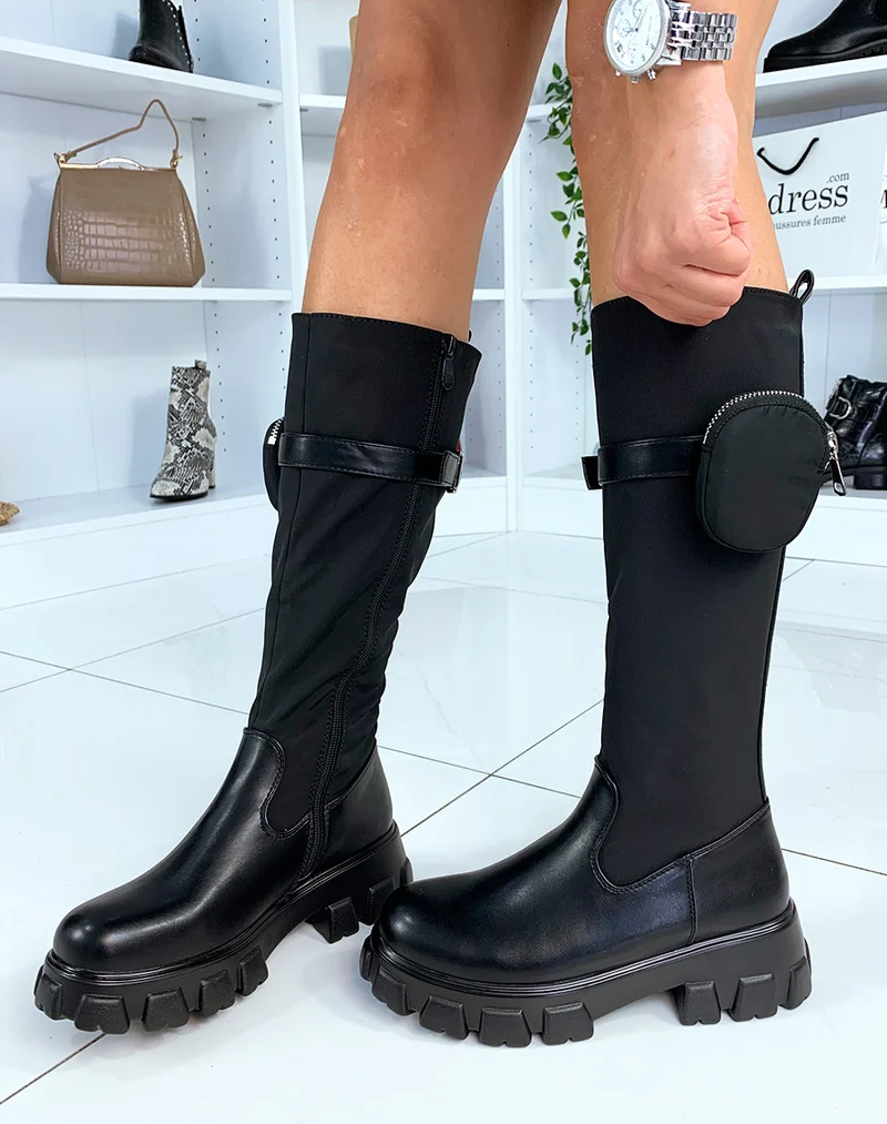 Bottes noires bi-matière à pochette et à semelles crantées