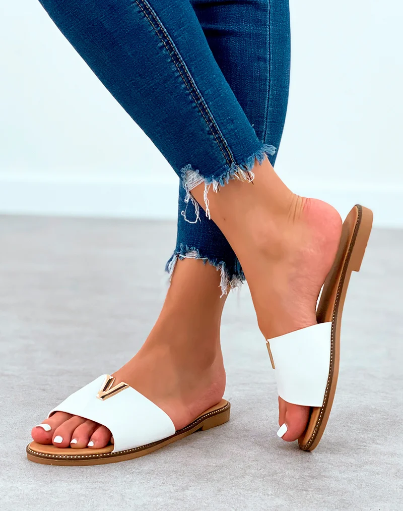 Mules blanche tendance à détail dorée pour femme