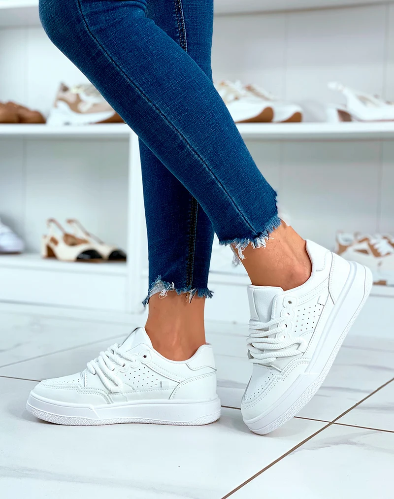 BASKETS BASSES BLANCHES TENDANCES ? LACET ?PAIS