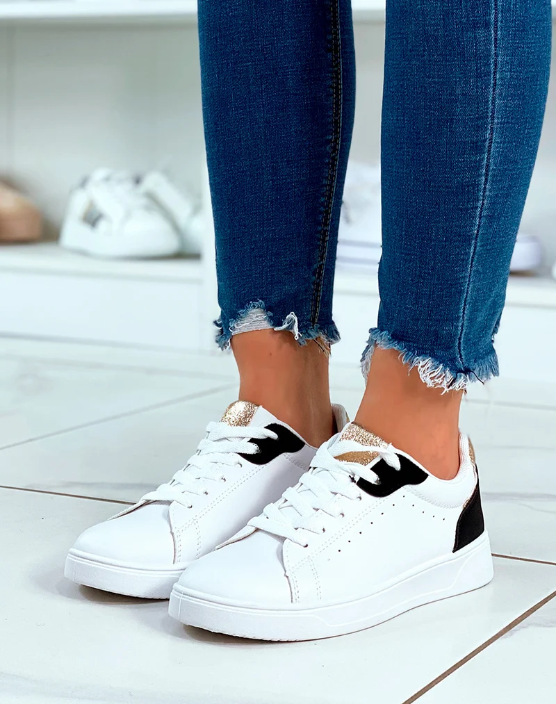 Baskets blanches à lacets avec détail noire et doré pour femme