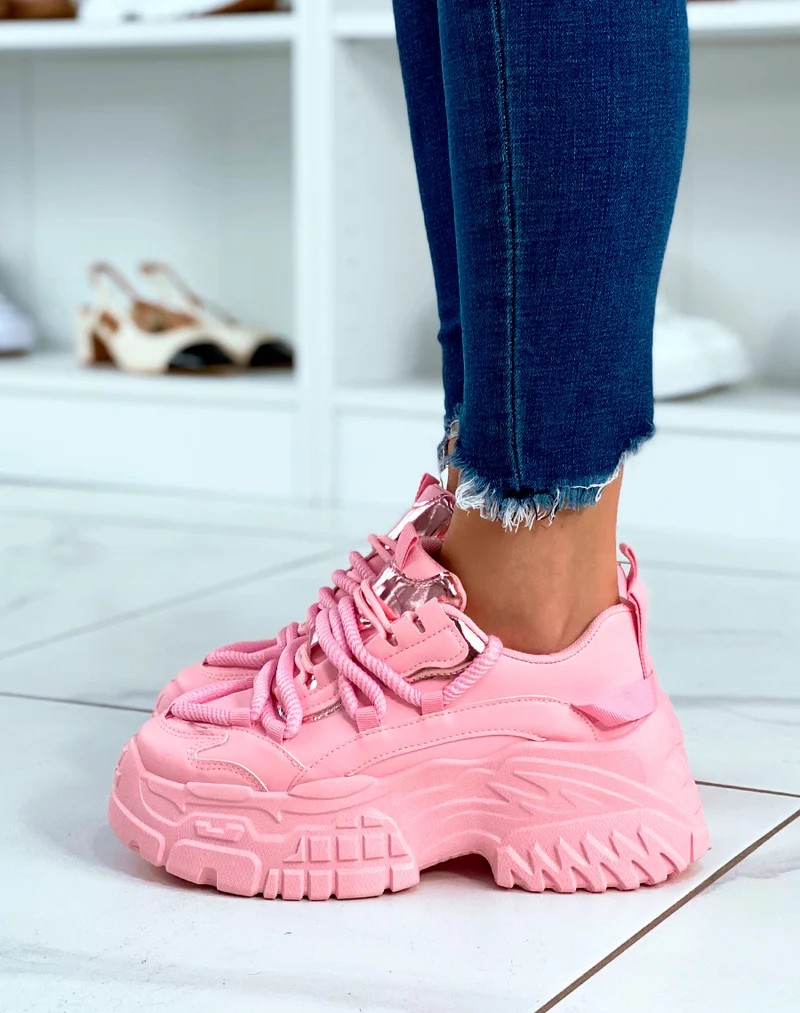 BASKETS ROSES ? GROSSE PLATEFORME ET ? D?TAILS M?TALLIQUE