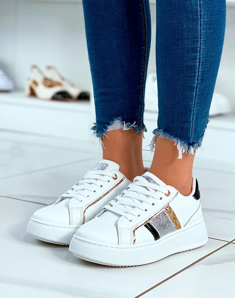 Baskets blanches à lacet et aux détails élégants