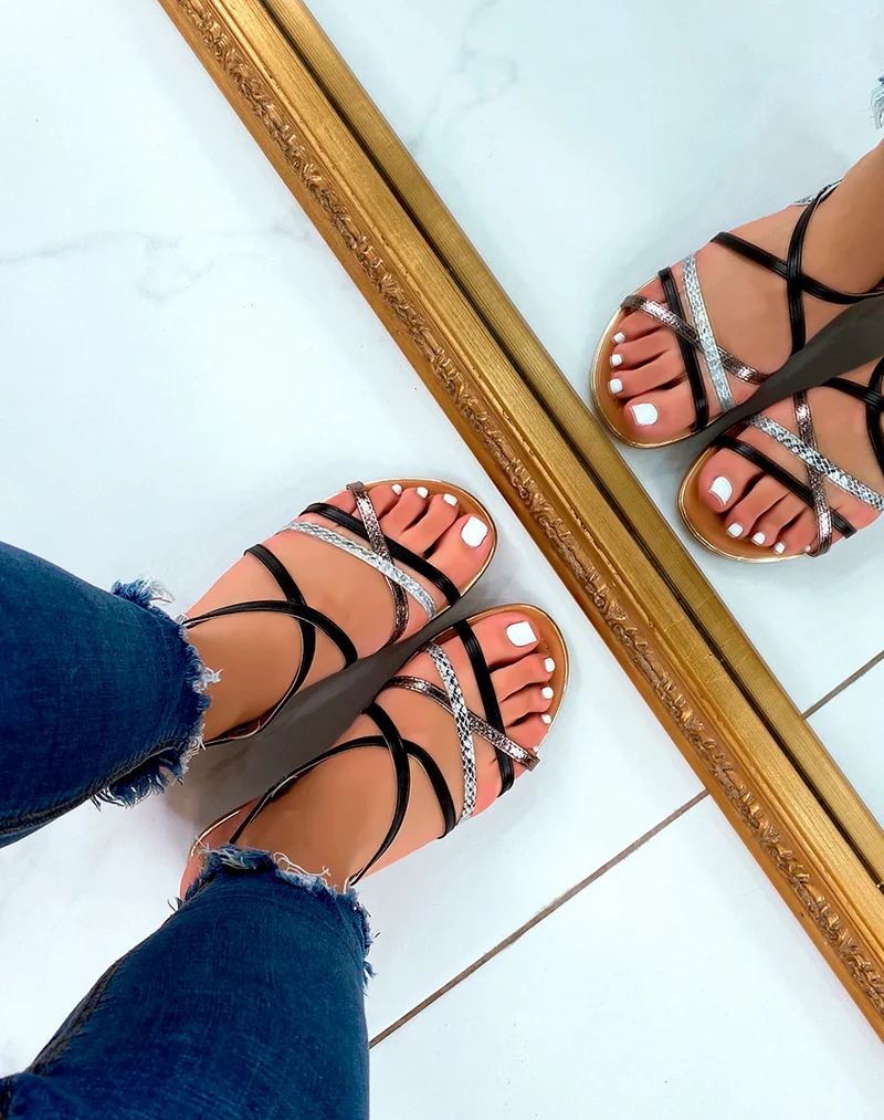 Nu-pieds noirs à multiples fines lanières